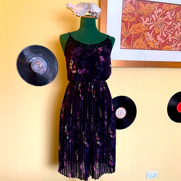 Dex Dresses & Skirts - Dex pleated & lace floral midi twirl dress